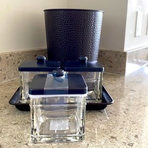 Bathroom set. Gently used- no scuffs, no marks.